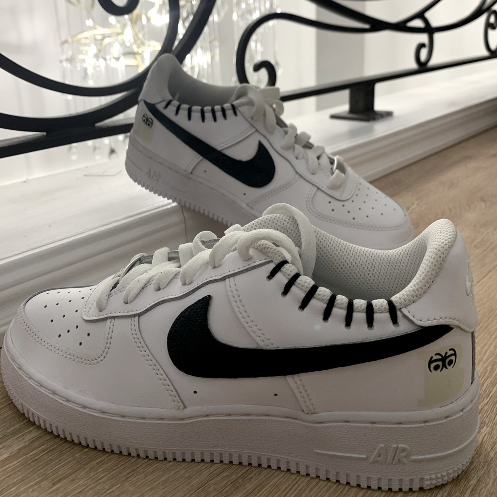 NIKE uptown custom limited edition handstitched detail never worn PRISTINE